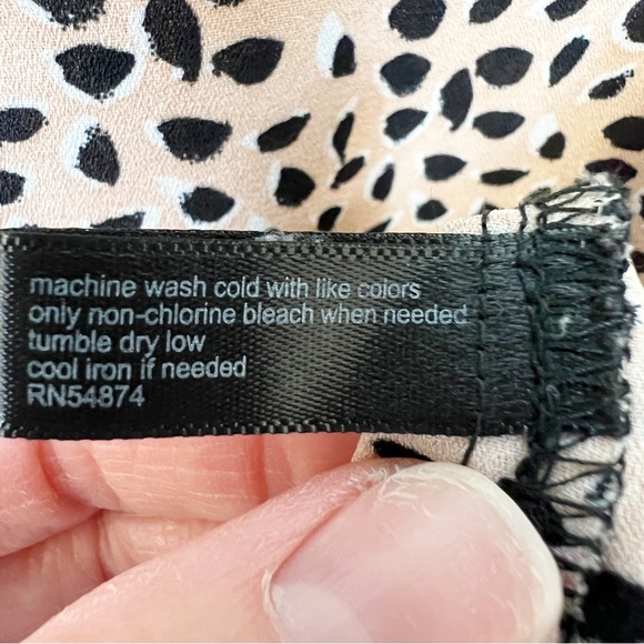 The Limited V-Neck Long Sleeve Button Down Top Tan & Black Size Medium - Picture 8 of 9